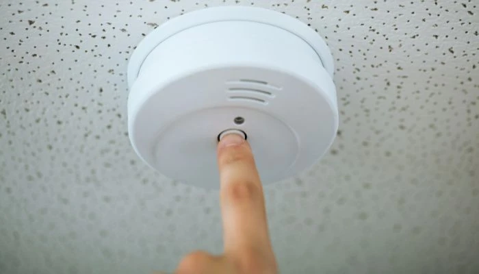 How To Check The Smoke Detector's Performance