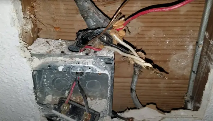 Signs-of-Electrical-Fire-In-Walls